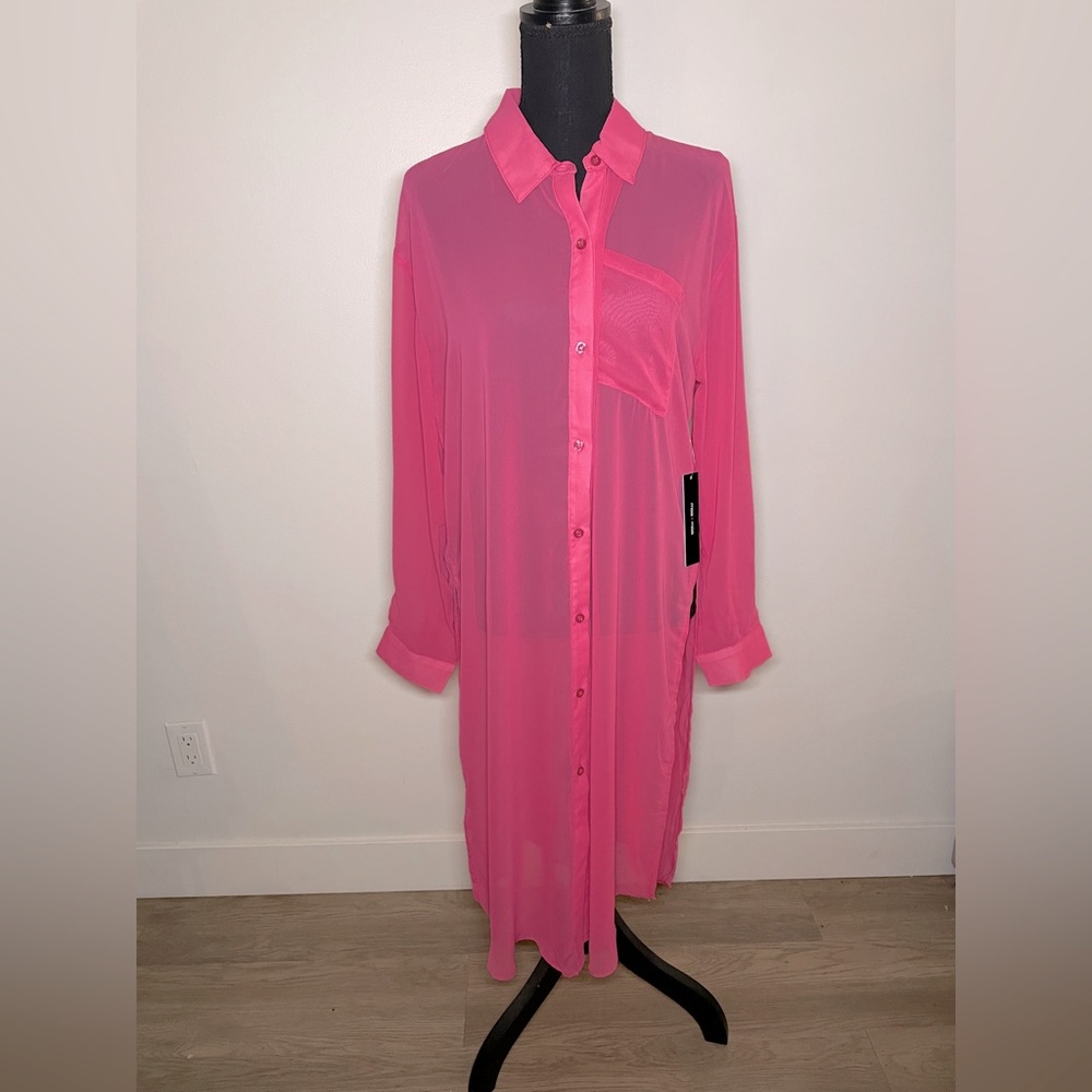 Pretty in Pink!🩷
Sheer tunic slit dress with tags!